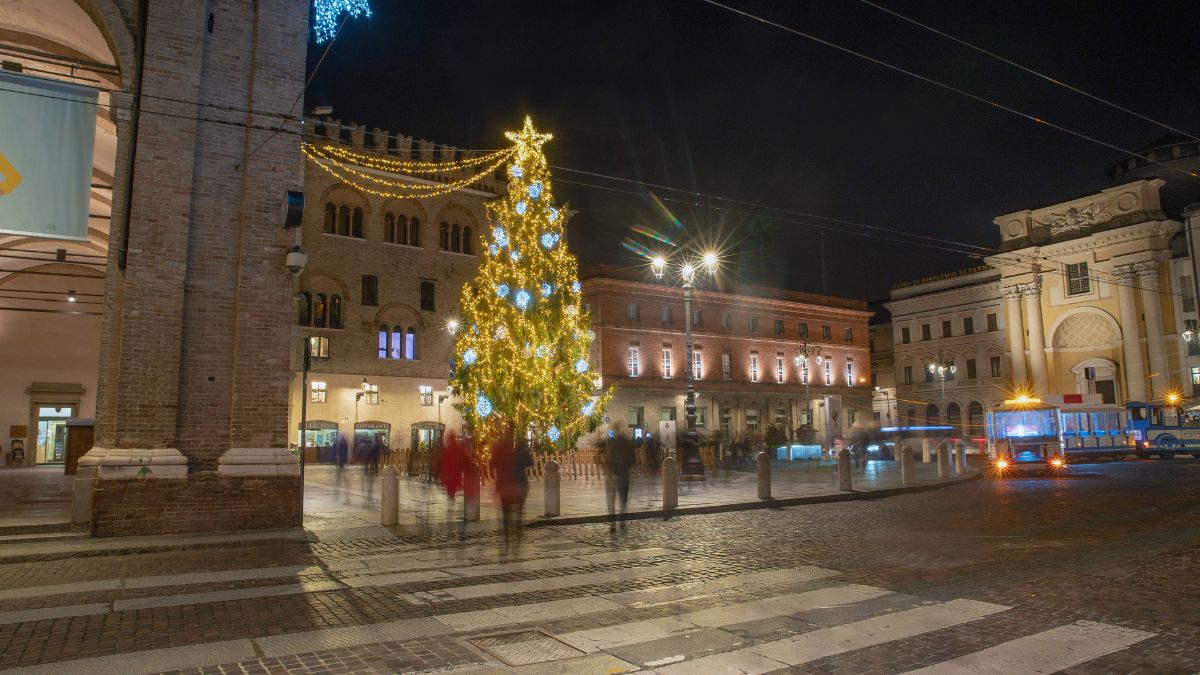 Parma a Natale: Scopri gli Eventi e le Attrazioni Vicino all'Hotel Campus | OFFERTE HOTEL CAMPUS Parma Collecchio Fitness Camere Rinnovate Spaziose Familiari WiFi Colazione ottima Parcheggio Bike Room Piscina